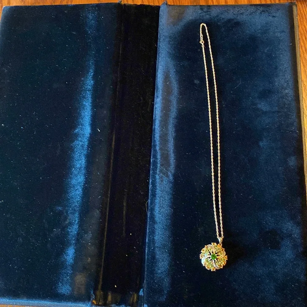 Ten Karat Multi Stone Pendant - Picture 4 of 7